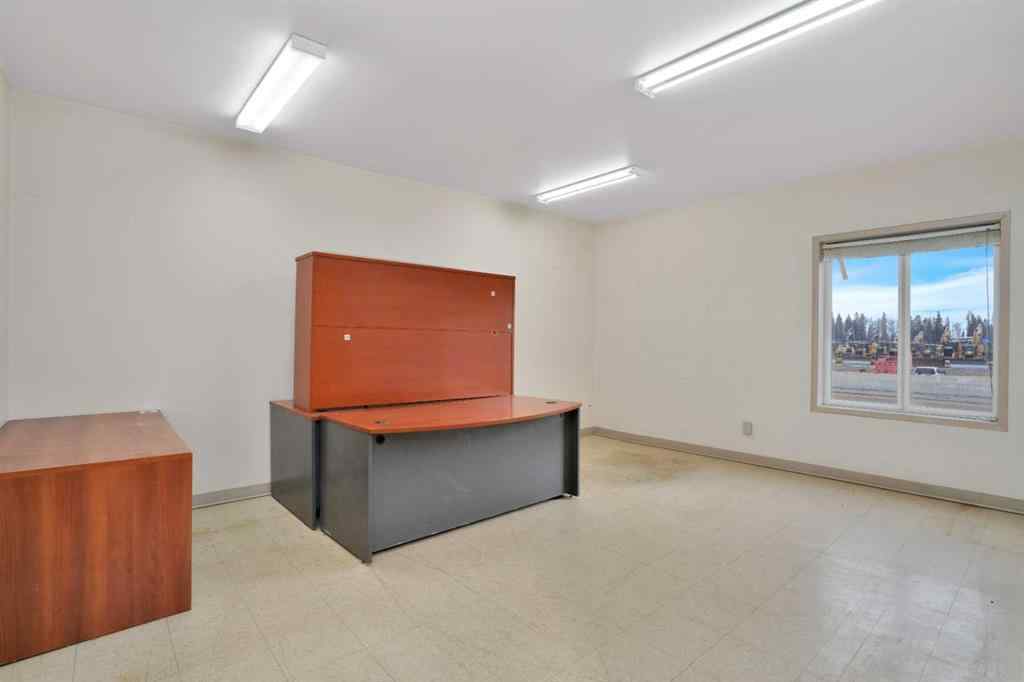 MLS® A2180523 - Unit #5 8 Gateway Boulevard  in Gateway Industrial Park Rural Clearwater County, Commercial