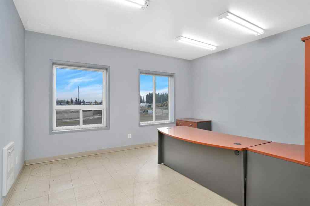 MLS® A2180523 - Unit #5 8 Gateway Boulevard  in Gateway Industrial Park Rural Clearwater County, Commercial