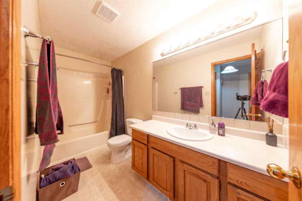 MLS® A2182178 - 3801 57A Avenue  in Southridge Lloydminster, Residential