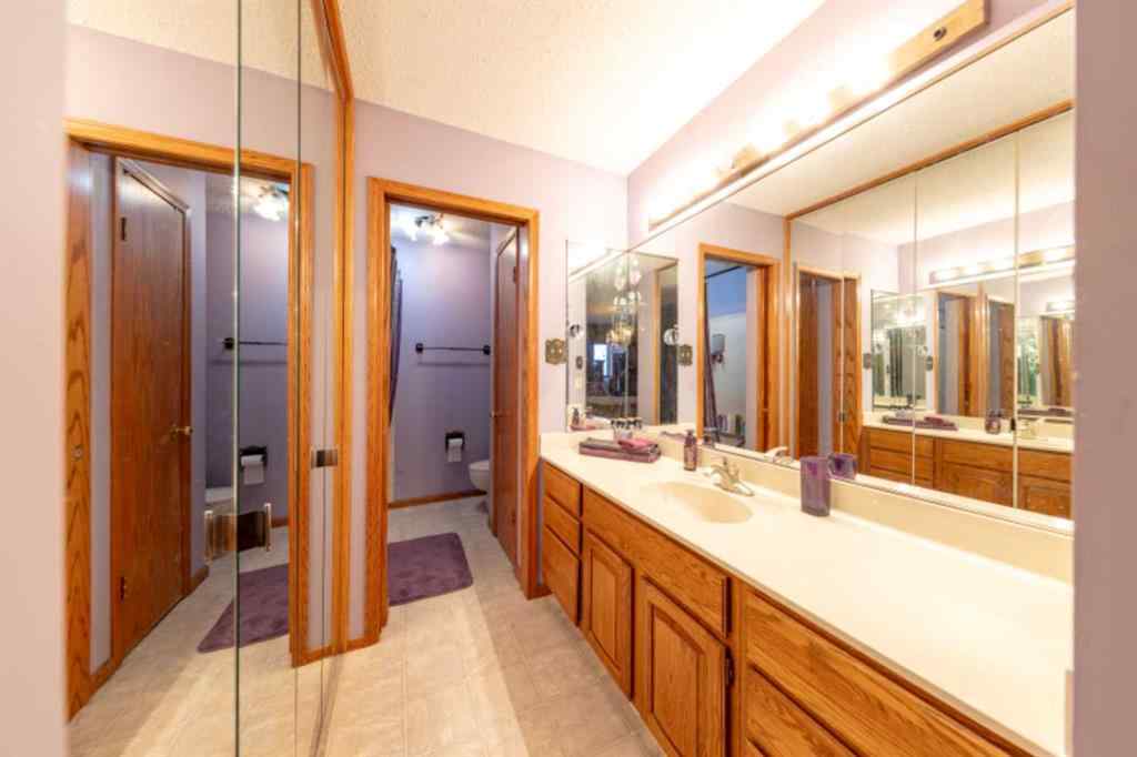 MLS® A2182178 - 3801 57A Avenue  in Southridge Lloydminster, Residential