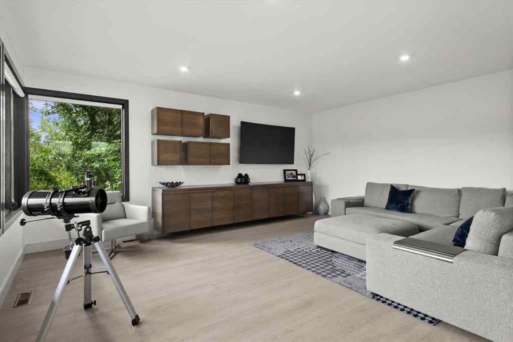 MLS® A2182895 - Unit #3 408 13 Street NW in Hillhurst Calgary, Residential