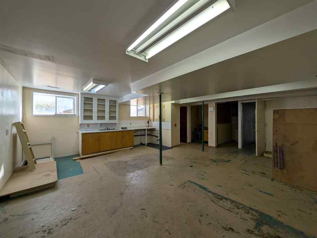 MLS® A2183147 - 17 Dunmore Road SE in Crestwood-Norwood Medicine Hat, Commercial