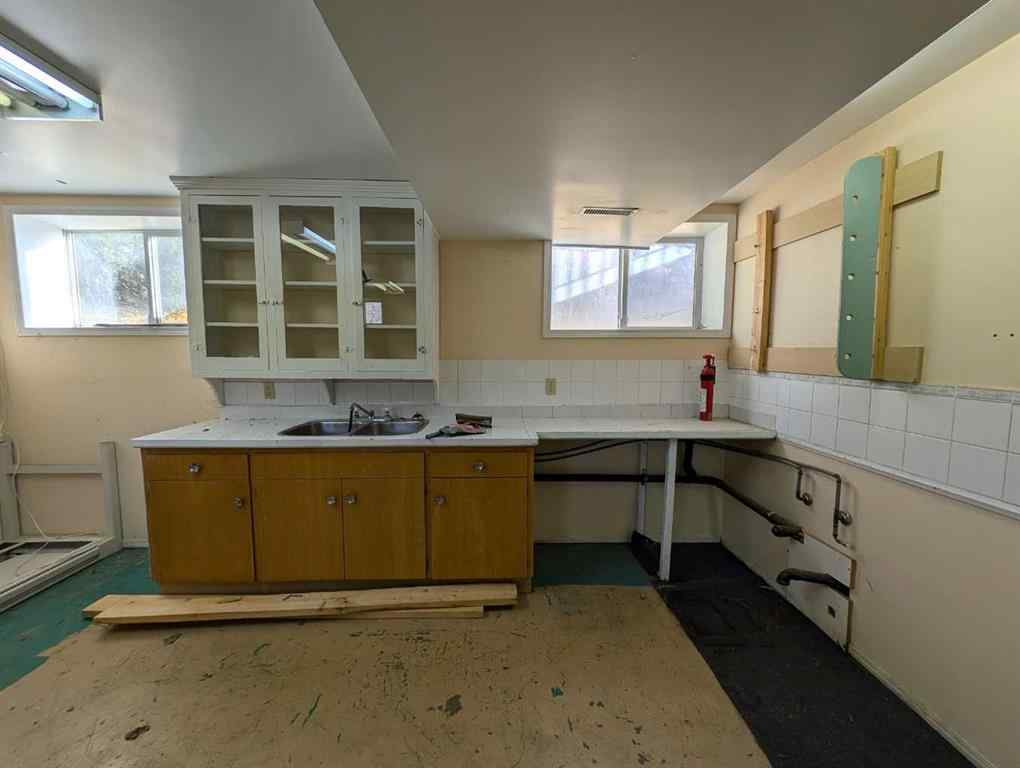MLS® A2183147 - 17 Dunmore Road SE in Crestwood-Norwood Medicine Hat, Commercial