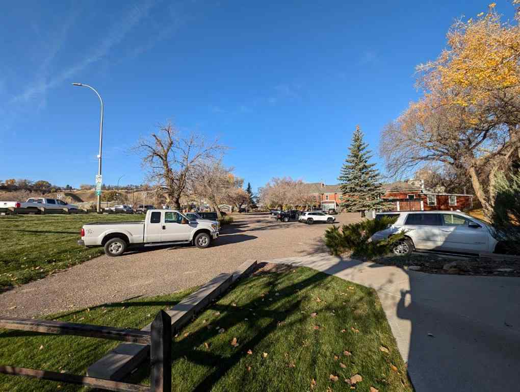 MLS® A2183147 - 17 Dunmore Road SE in Crestwood-Norwood Medicine Hat, Commercial
