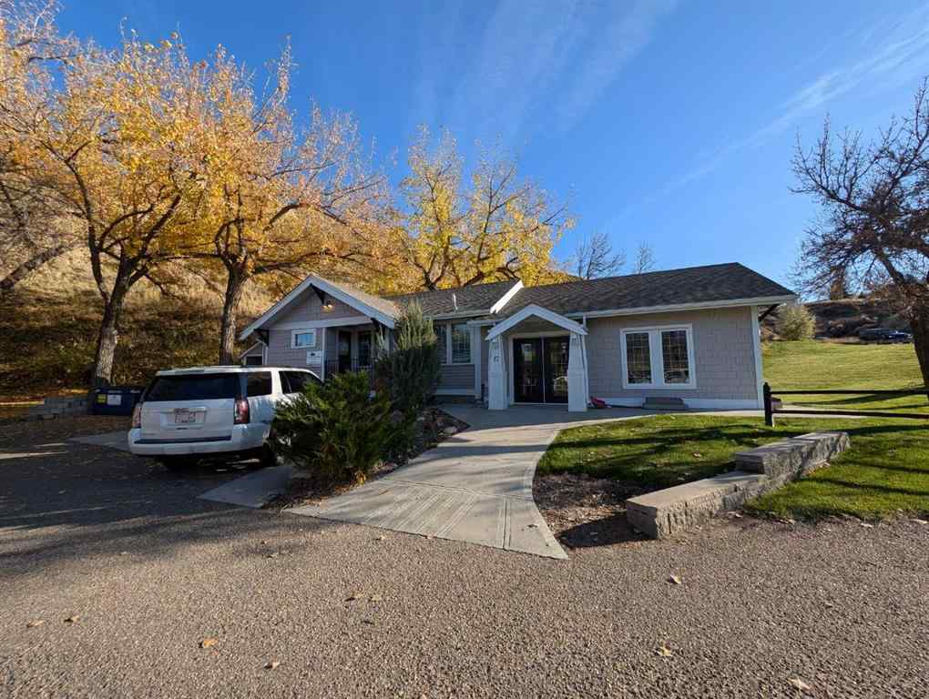 MLS® A2183147 - 17 Dunmore Road SE in Crestwood-Norwood Medicine Hat, Commercial