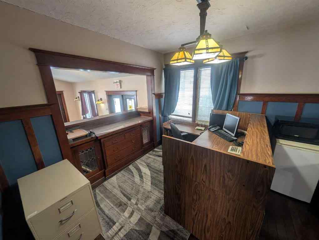 MLS® A2183147 - 17 Dunmore Road SE in Crestwood-Norwood Medicine Hat, Commercial