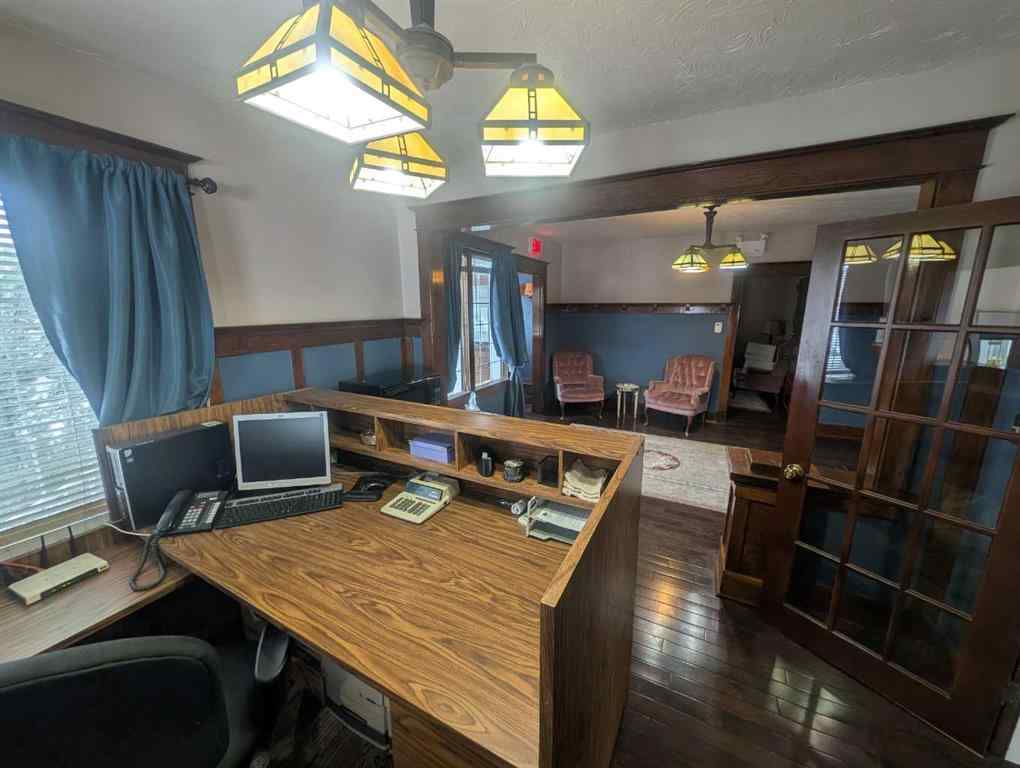 MLS® A2183147 - 17 Dunmore Road SE in Crestwood-Norwood Medicine Hat, Commercial