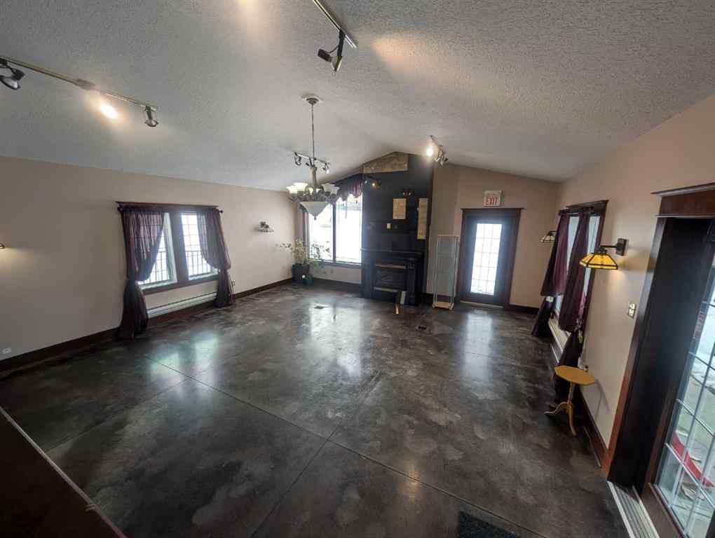 MLS® A2183147 - 17 Dunmore Road SE in Crestwood-Norwood Medicine Hat, Commercial