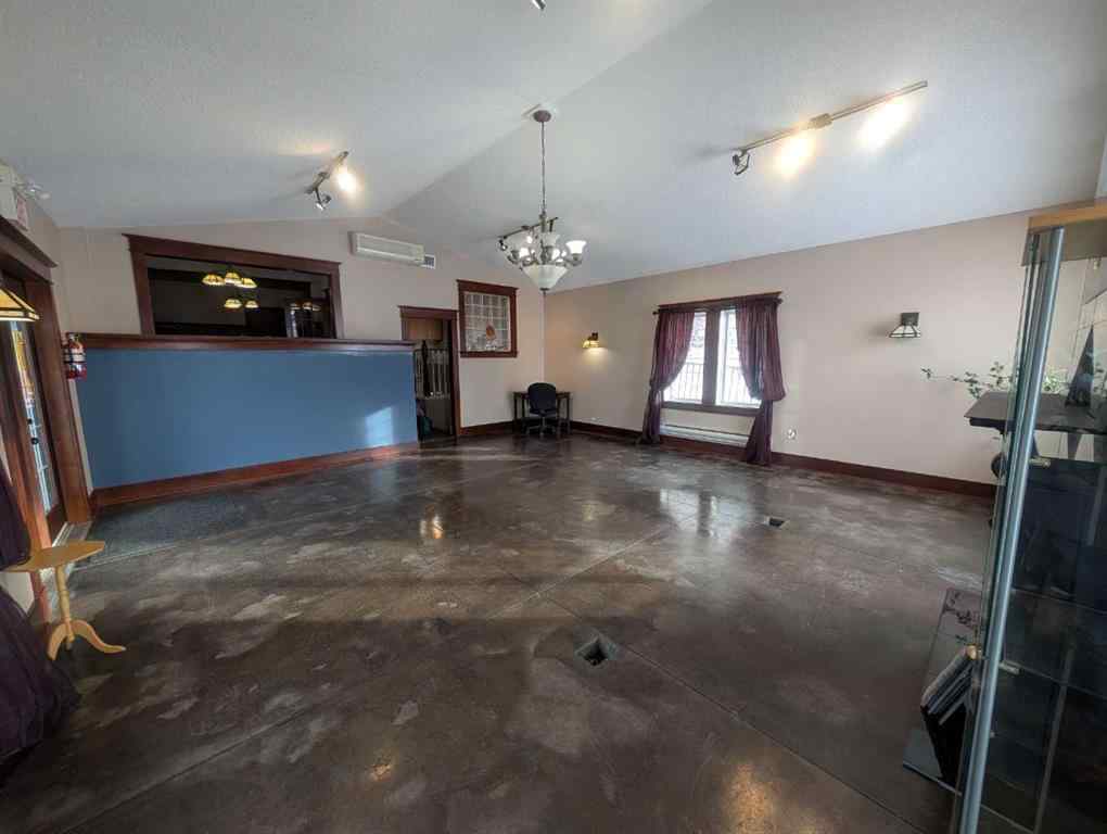 MLS® A2183147 - 17 Dunmore Road SE in Crestwood-Norwood Medicine Hat, Commercial