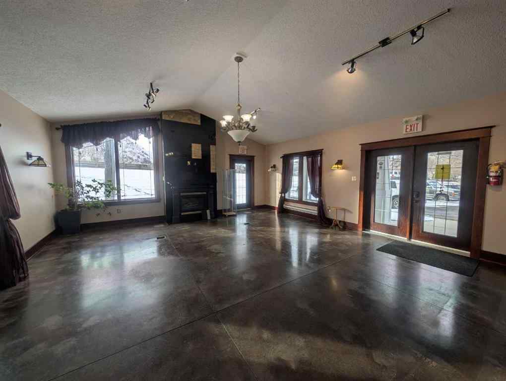 MLS® A2183147 - 17 Dunmore Road SE in Crestwood-Norwood Medicine Hat, Commercial