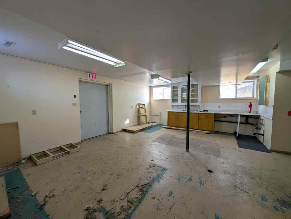 MLS® A2183147 - 17 Dunmore Road SE in Crestwood-Norwood Medicine Hat, Commercial