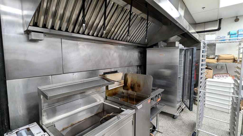 MLS® A2183406 - 6008 Macleod   in Manchester Industrial Calgary, Commercial