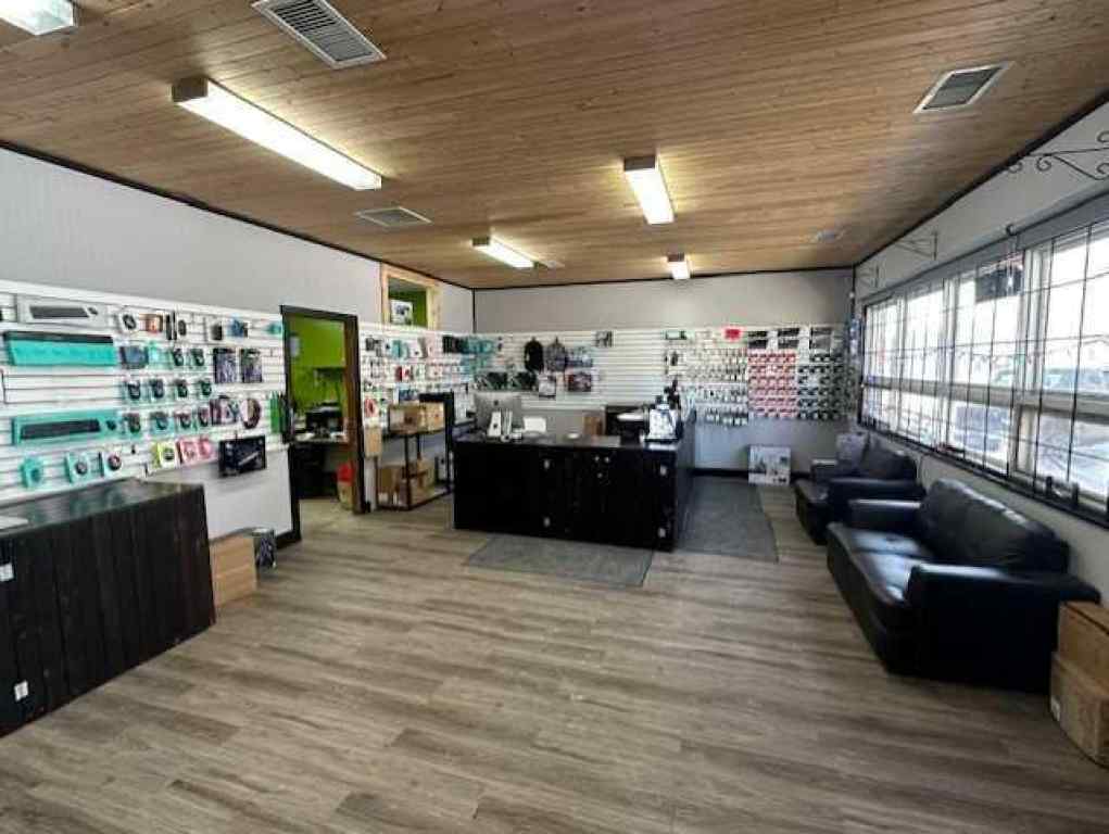 MLS® A2183450 - 214 Centre Street  in Hanna Hanna, Commercial