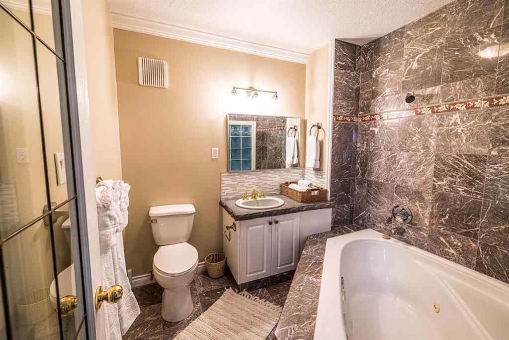 MLS® A2183779 - 360 4 Street W in Downtown Drumheller Drumheller, Commercial