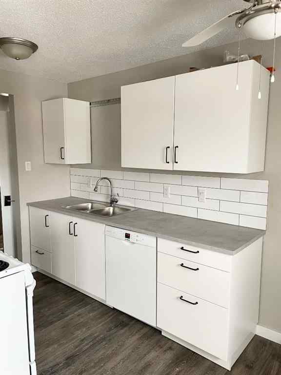 MLS® A2183888 - 611 3 AVE   in NONE Fox Creek, Commercial