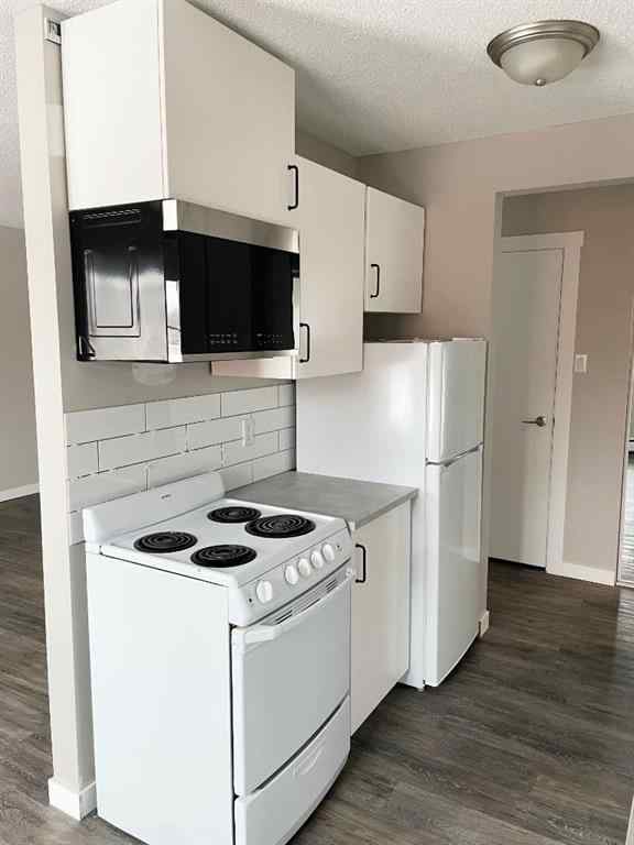MLS® A2183888 - 611 3 AVE   in NONE Fox Creek, Commercial