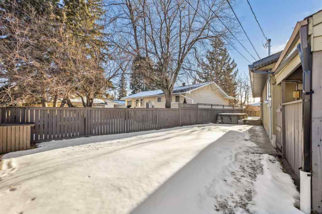 MLS® A2184346 - 6003 Lacombe Way SW in Lakeview Calgary, Residential