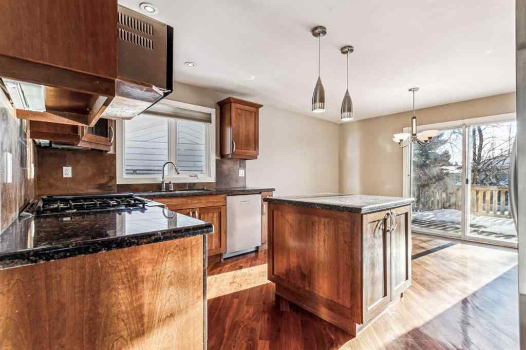 MLS® A2184346 - 6003 Lacombe Way SW in Lakeview Calgary, Residential