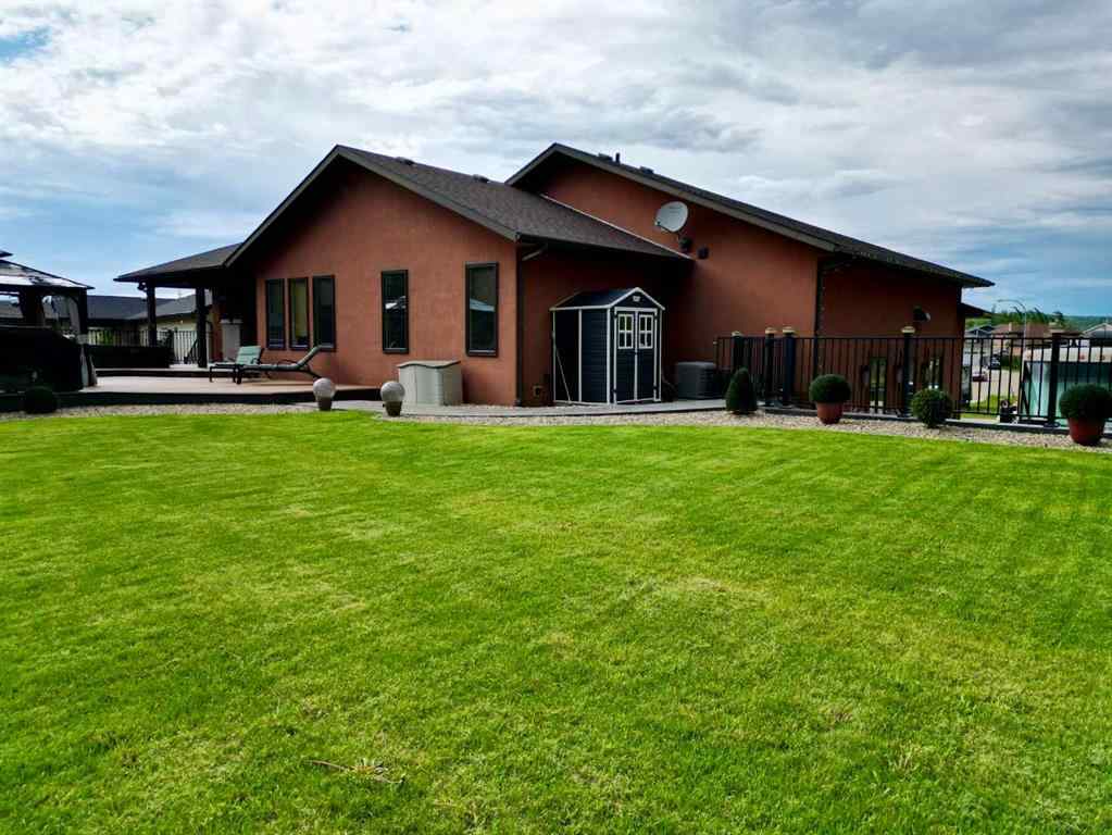 MLS® A2184488 - 10632 85 Street  in Saddleback Ridge Peace River, Residential