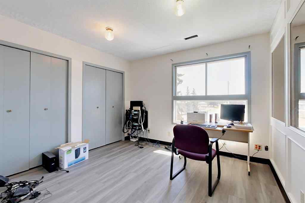 MLS® A2185333 - 7668 49 Avenue  in Northlands Industrial Park Red Deer, Commercial