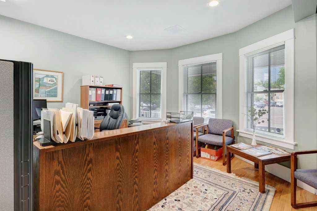 MLS® A2186003 - 325 23 Avenue SW in Mission Calgary, Commercial