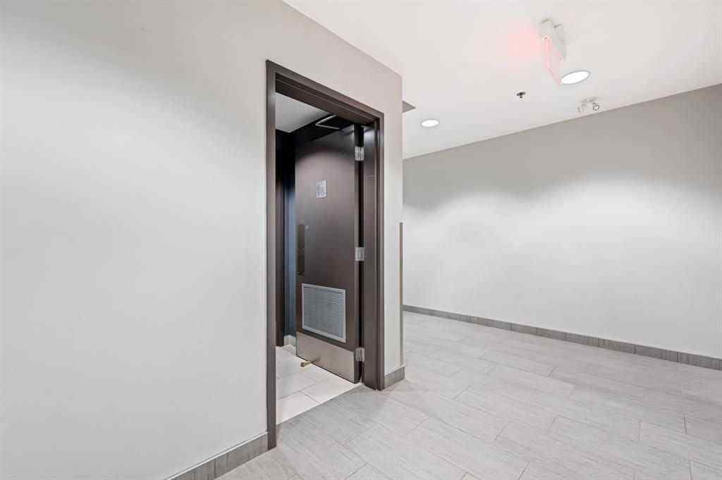 MLS® A2186011 - Unit #213 3223 5 Avenue NE in Franklin Calgary, Commercial
