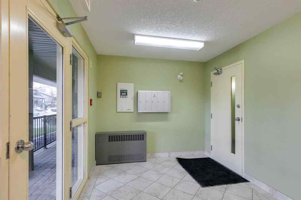 MLS® A2188148 - 905 Mckinnon Drive NE in Mayland Heights Calgary, Commercial