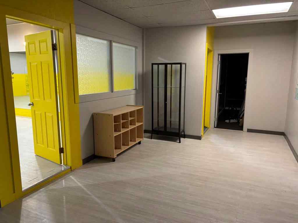 MLS® A2188177 - 11253 30 Street SW in Cedarbrae Calgary, Commercial