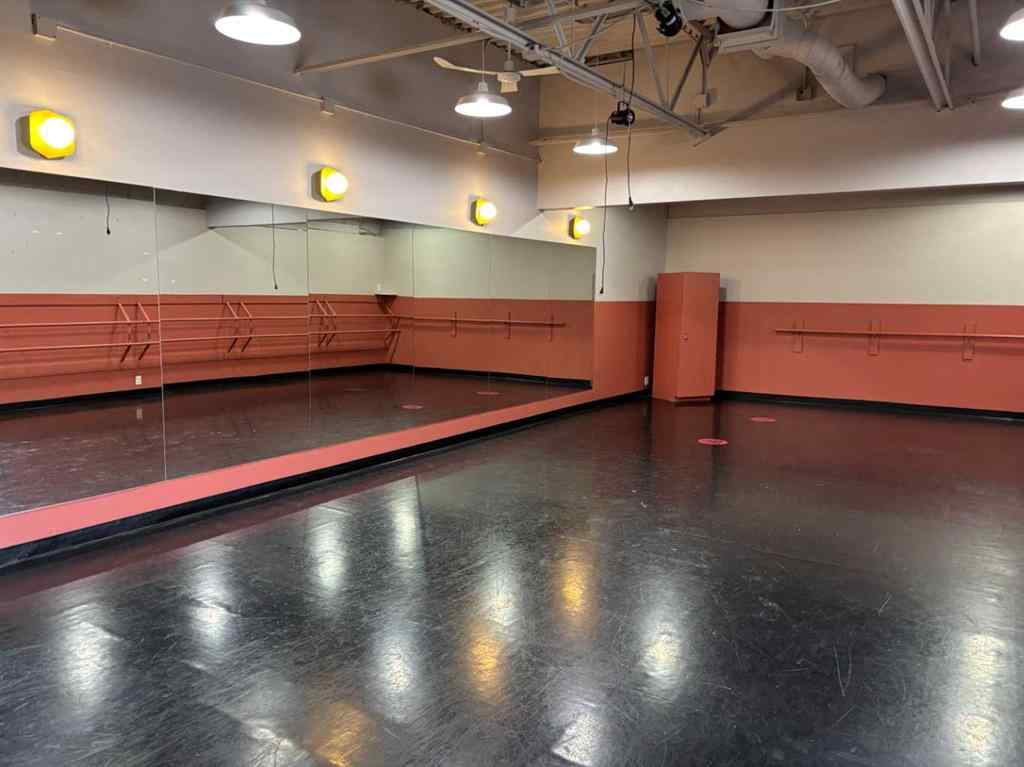 MLS® A2188177 - 11253 30 Street SW in Cedarbrae Calgary, Commercial