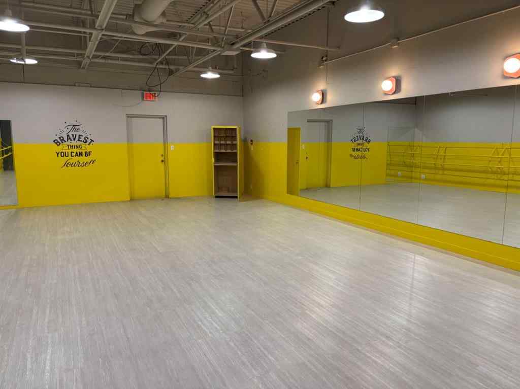 MLS® A2188177 - 11253 30 Street SW in Cedarbrae Calgary, Commercial