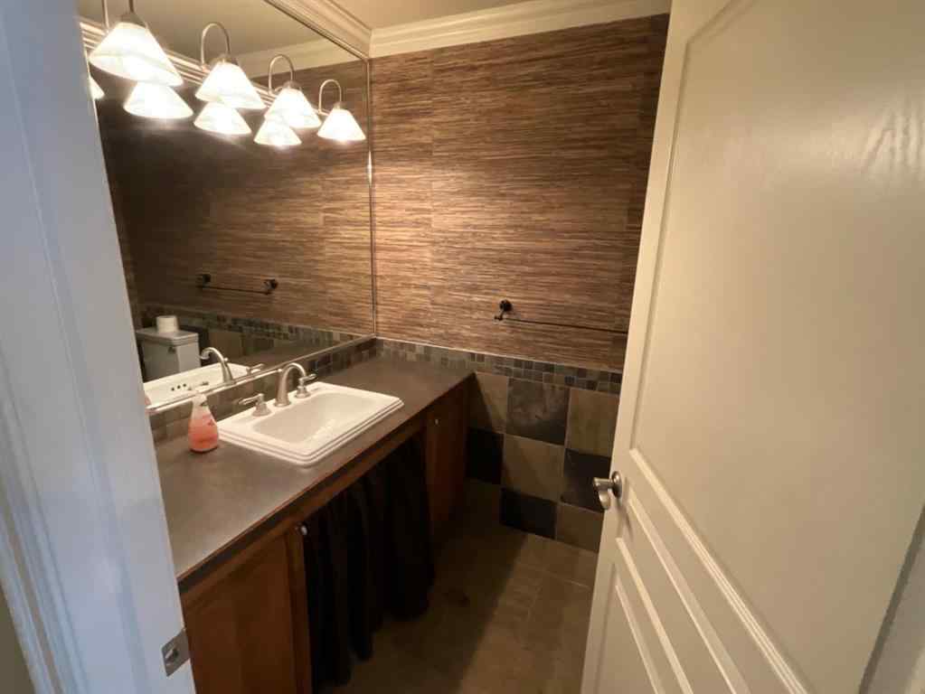 MLS® A2188320 - Unit #2 7429 49 Avenue  in Northlands Industrial Park Red Deer, Commercial