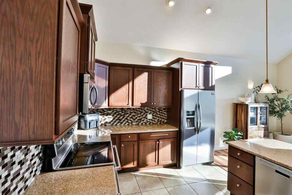 MLS® A2188379 - 804 Fairway Boulevard  in NONE Cardston, Residential