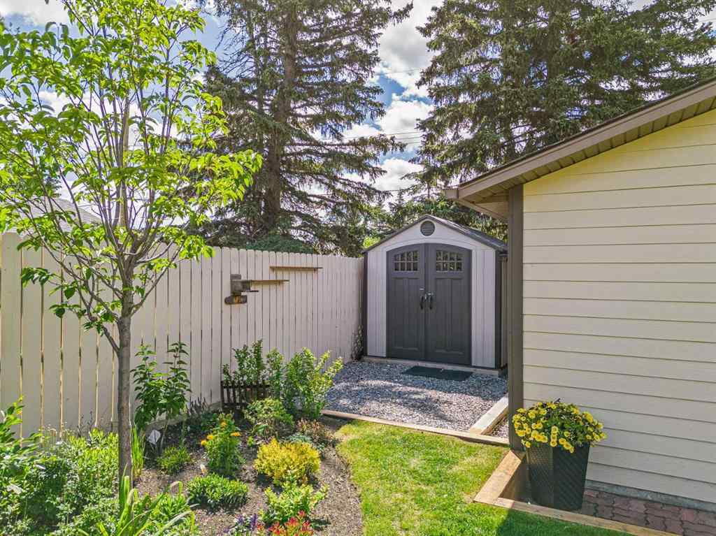 MLS® A2189041 - 949 13th Street  in Lions Park Canmore, Residential