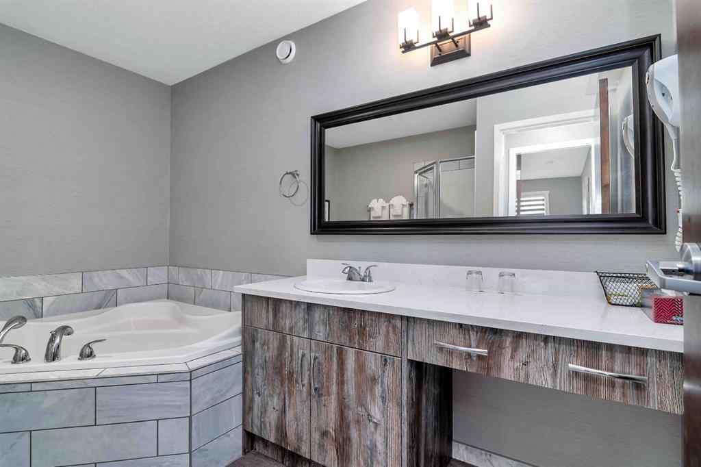 MLS® A2189281 - Unit #709/710 401 4 Street  in Elkwater Rural Cypress County, Residential