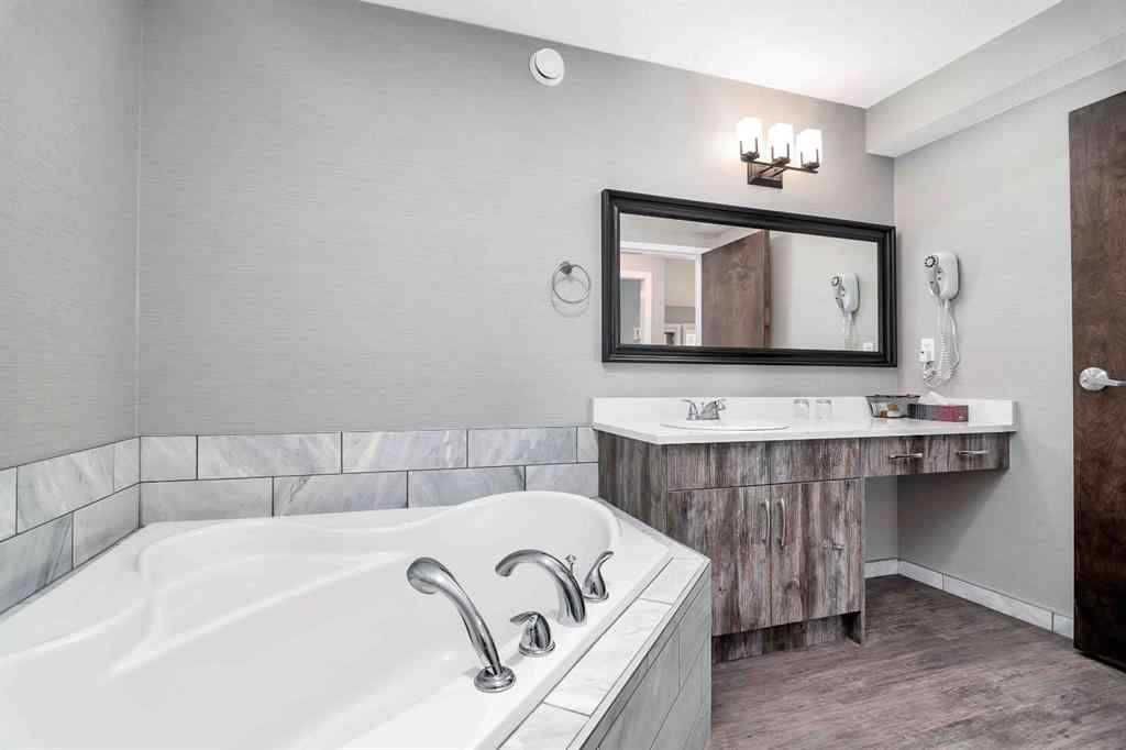 MLS® A2189281 - Unit #709/710 401 4 Street  in Elkwater Rural Cypress County, Residential