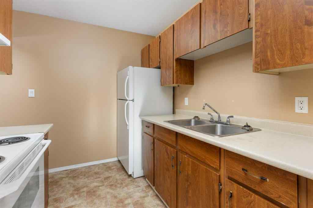 MLS® A2189293 - Unit #403 5418 52 Street  in Sparling Camrose, Residential