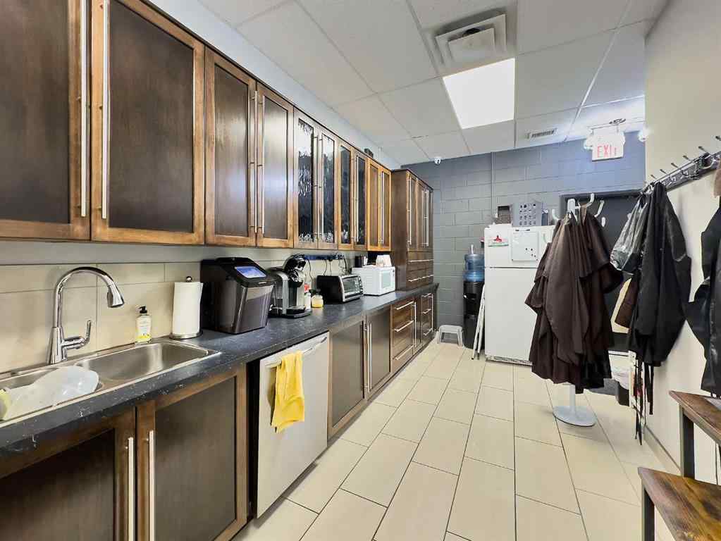 MLS® A2189532 - Unit #6 1299 Trans Canada Way SE in Southview-Park Meadows Medicine Hat, Commercial