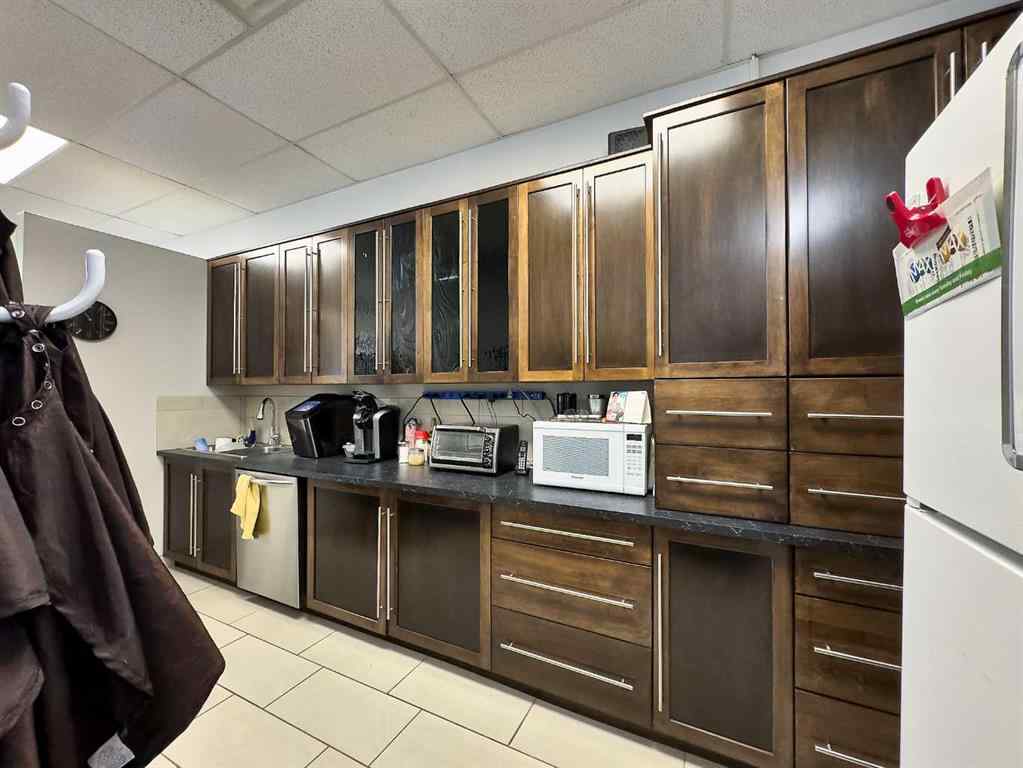 MLS® A2189532 - Unit #6 1299 Trans Canada Way SE in Southview-Park Meadows Medicine Hat, Commercial