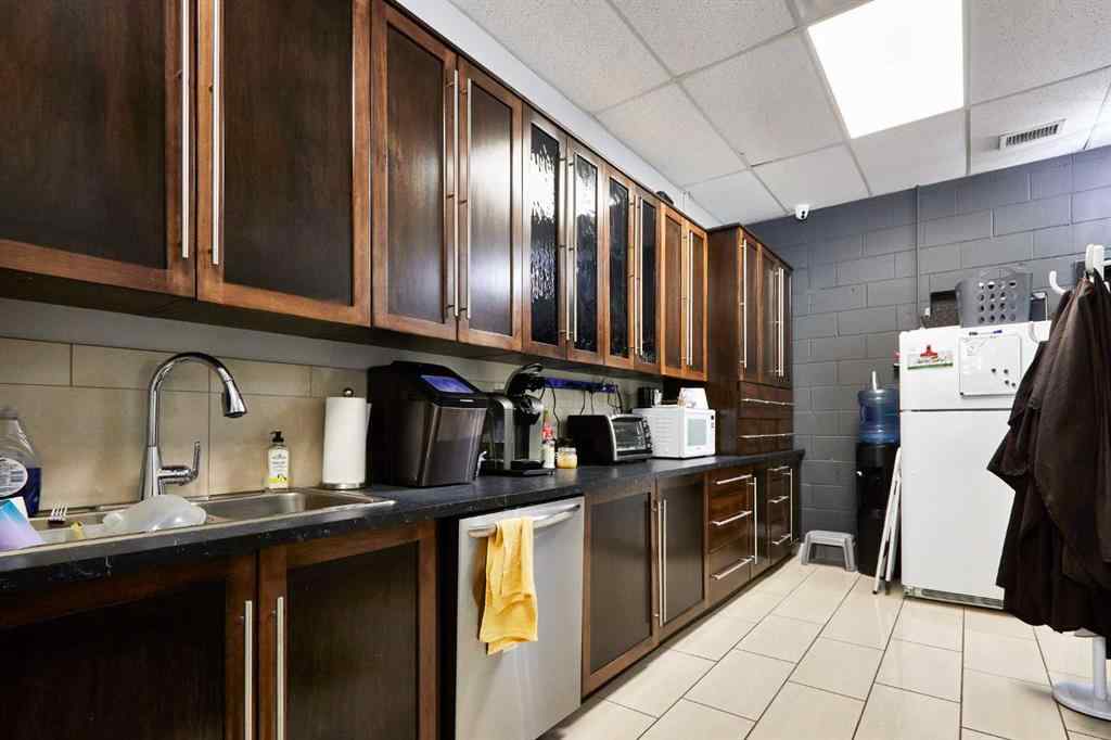 MLS® A2189532 - Unit #6 1299 Trans Canada Way SE in Southview-Park Meadows Medicine Hat, Commercial