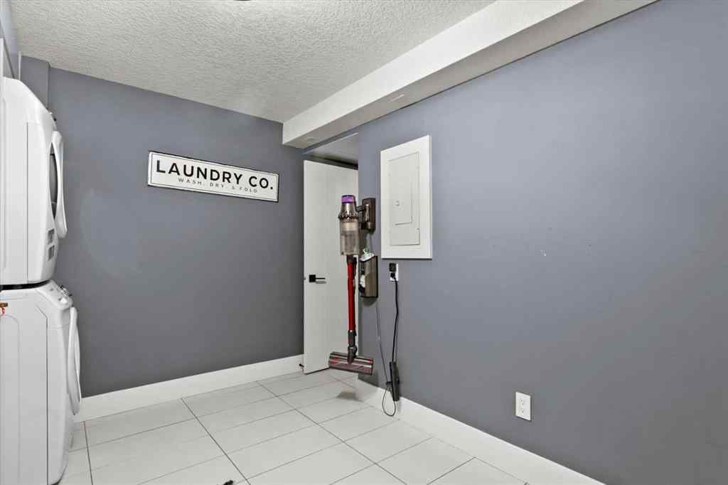 MLS® A2189674 - Unit #302 320 Meredith Road NE in Crescent Heights Calgary, Residential