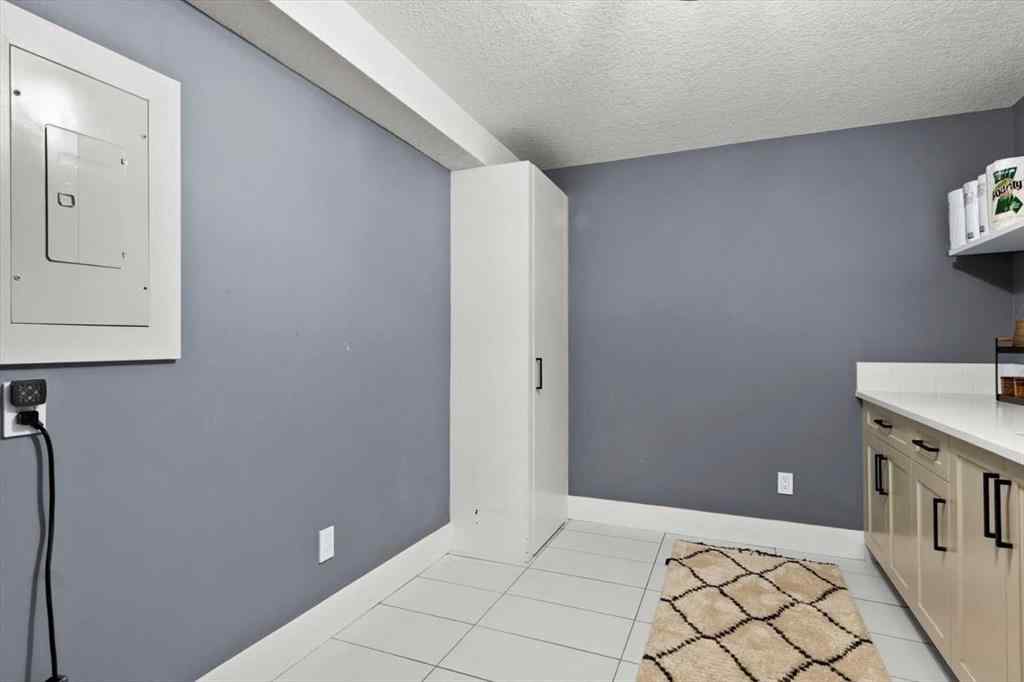 MLS® A2189674 - Unit #302 320 Meredith Road NE in Crescent Heights Calgary, Residential