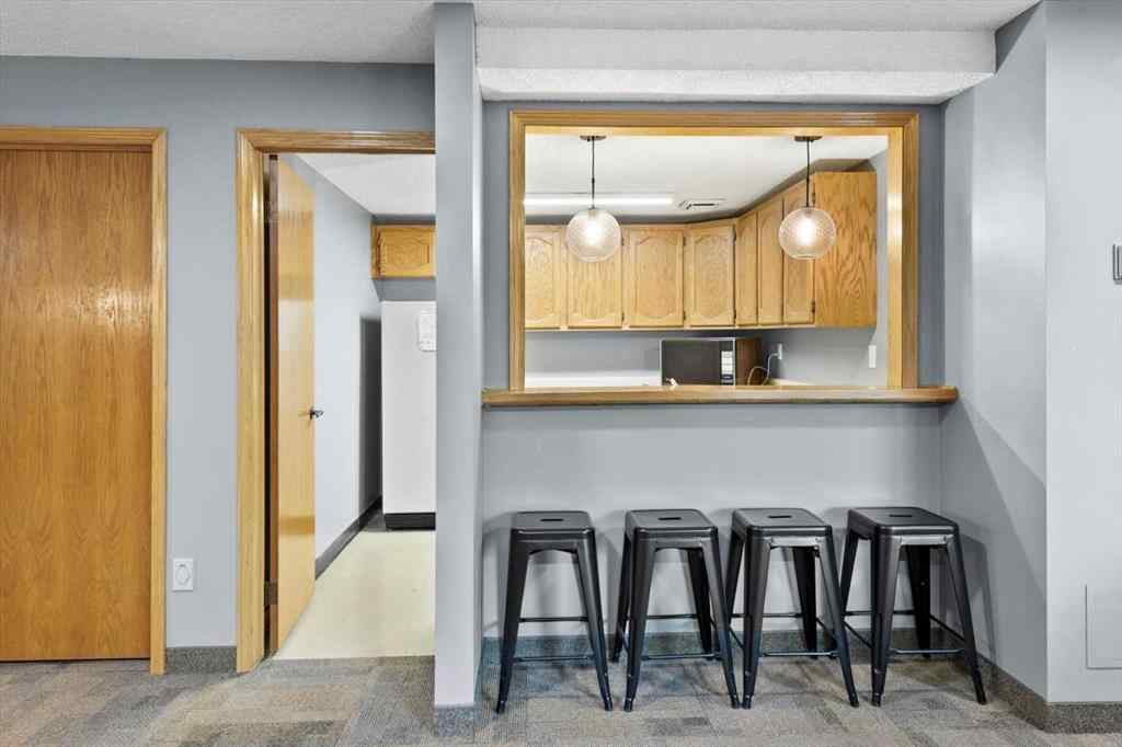 MLS® A2189674 - Unit #302 320 Meredith Road NE in Crescent Heights Calgary, Residential