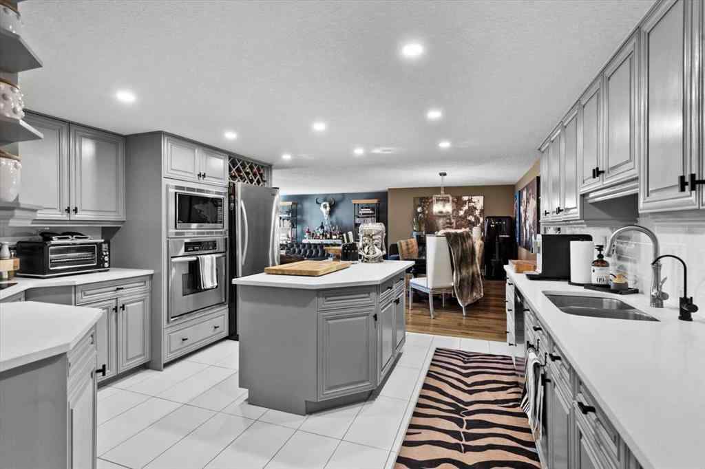 MLS® A2189674 - Unit #302 320 Meredith Road NE in Crescent Heights Calgary, Residential