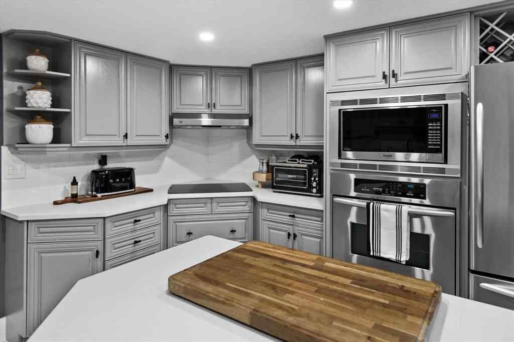 MLS® A2189674 - Unit #302 320 Meredith Road NE in Crescent Heights Calgary, Residential