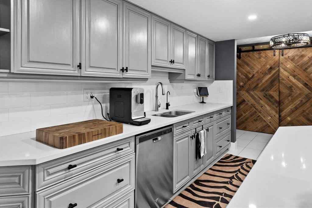 MLS® A2189674 - Unit #302 320 Meredith Road NE in Crescent Heights Calgary, Residential