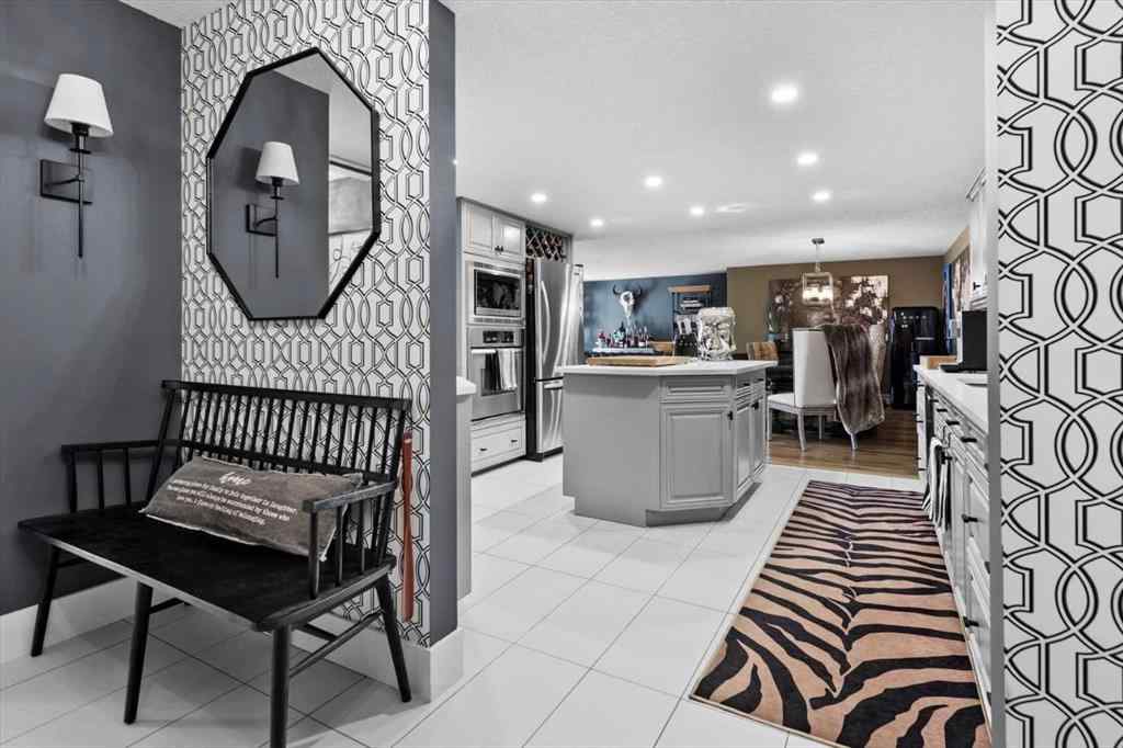 MLS® A2189674 - Unit #302 320 Meredith Road NE in Crescent Heights Calgary, Residential