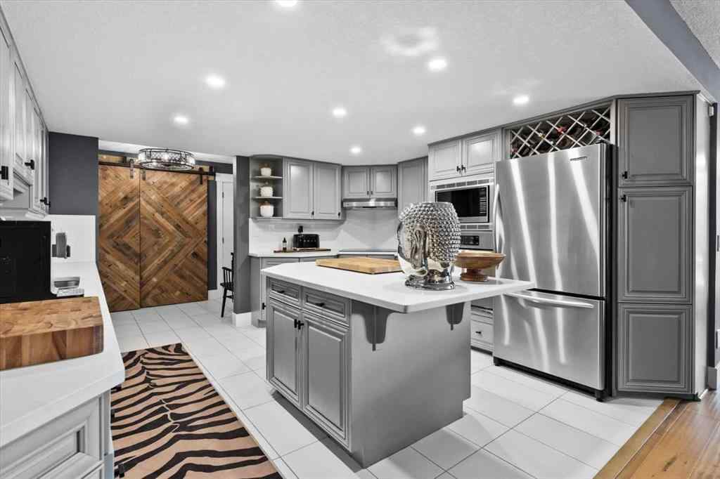 MLS® A2189674 - Unit #302 320 Meredith Road NE in Crescent Heights Calgary, Residential