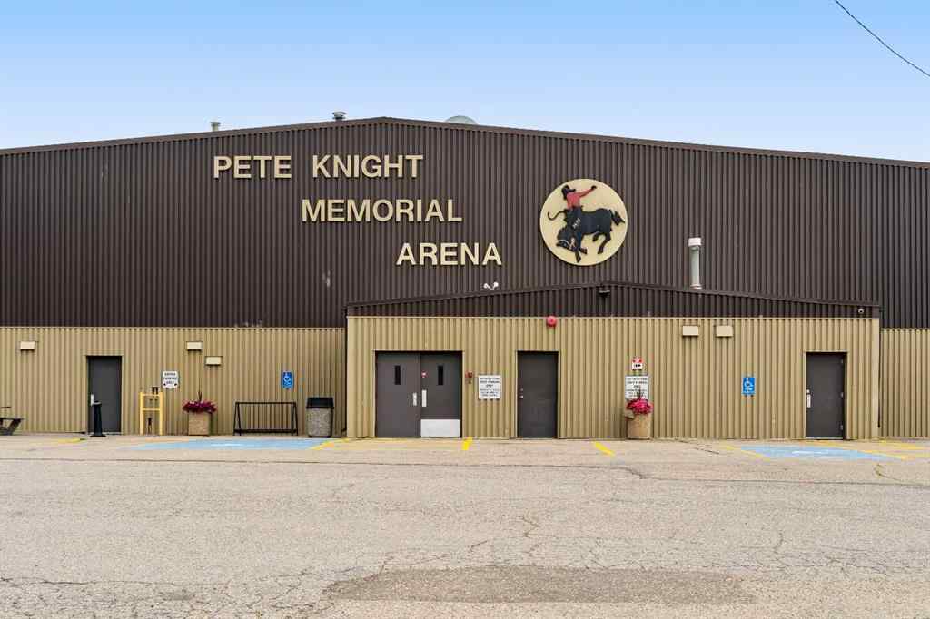 MLS® A2190369 - 905 Mountain Avenue  in NONE Crossfield, Commercial
