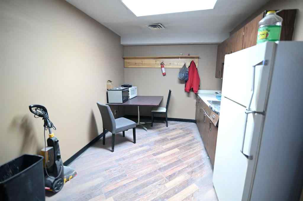 MLS® A2191126 - Unit #Bays 4-5 7419 50 Avenue  in Northlands Industrial Park Red Deer, Commercial