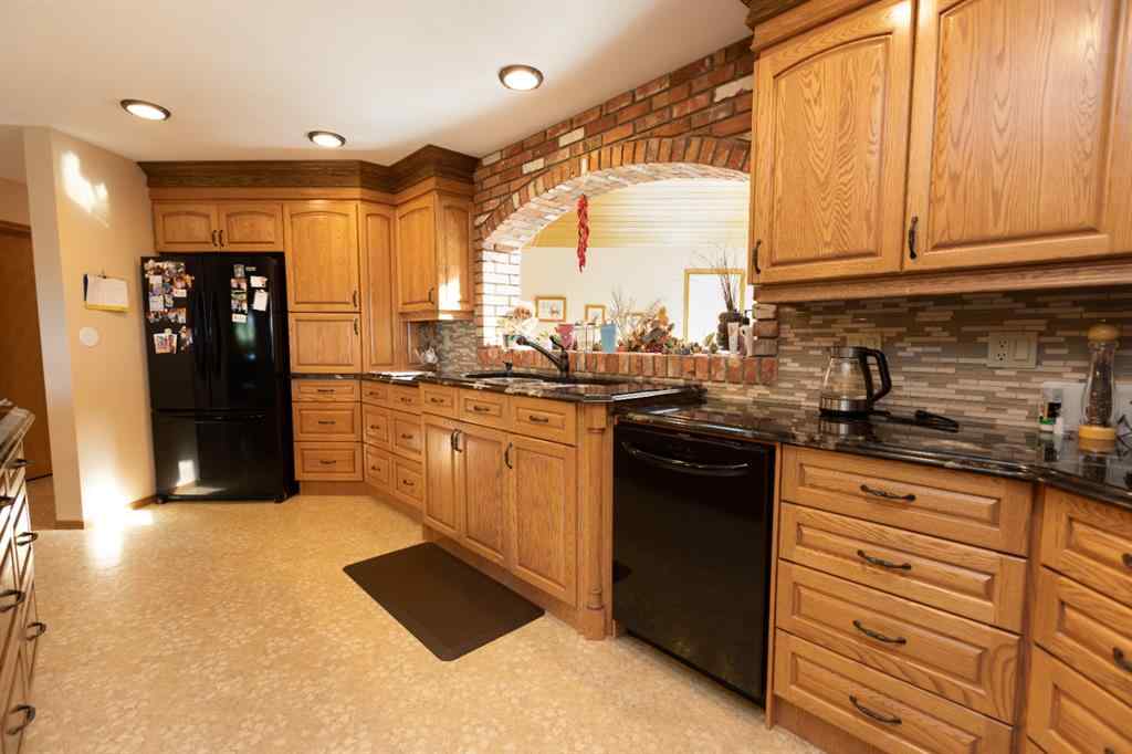 MLS® A2191155 - 6804 42A Avenue  in Duggan Park Camrose, Residential